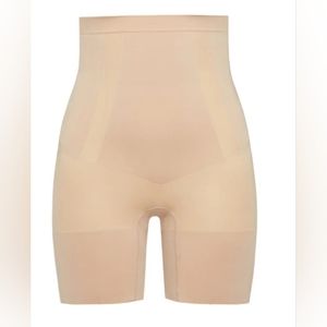 SPANX - M - High Waisted - Mid-Thigh - Shapewear Shorts - Soft Nude